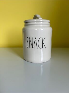 Rae Dunn Snack container